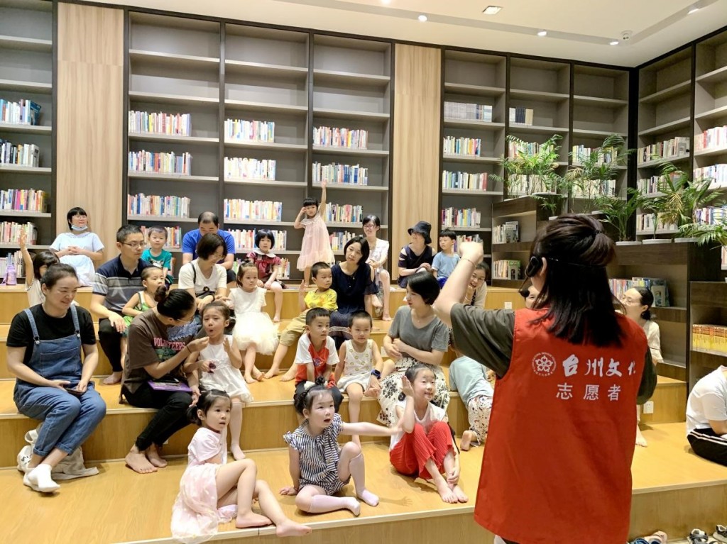 "Appointment with books at the Hehe Book Bar" activity held in Taizhou Library, Zhejiang Province